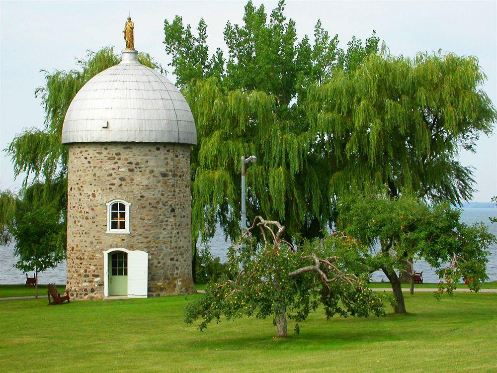 Manoir D'Youville Chateauguay Heights ภายนอก รูปภาพ