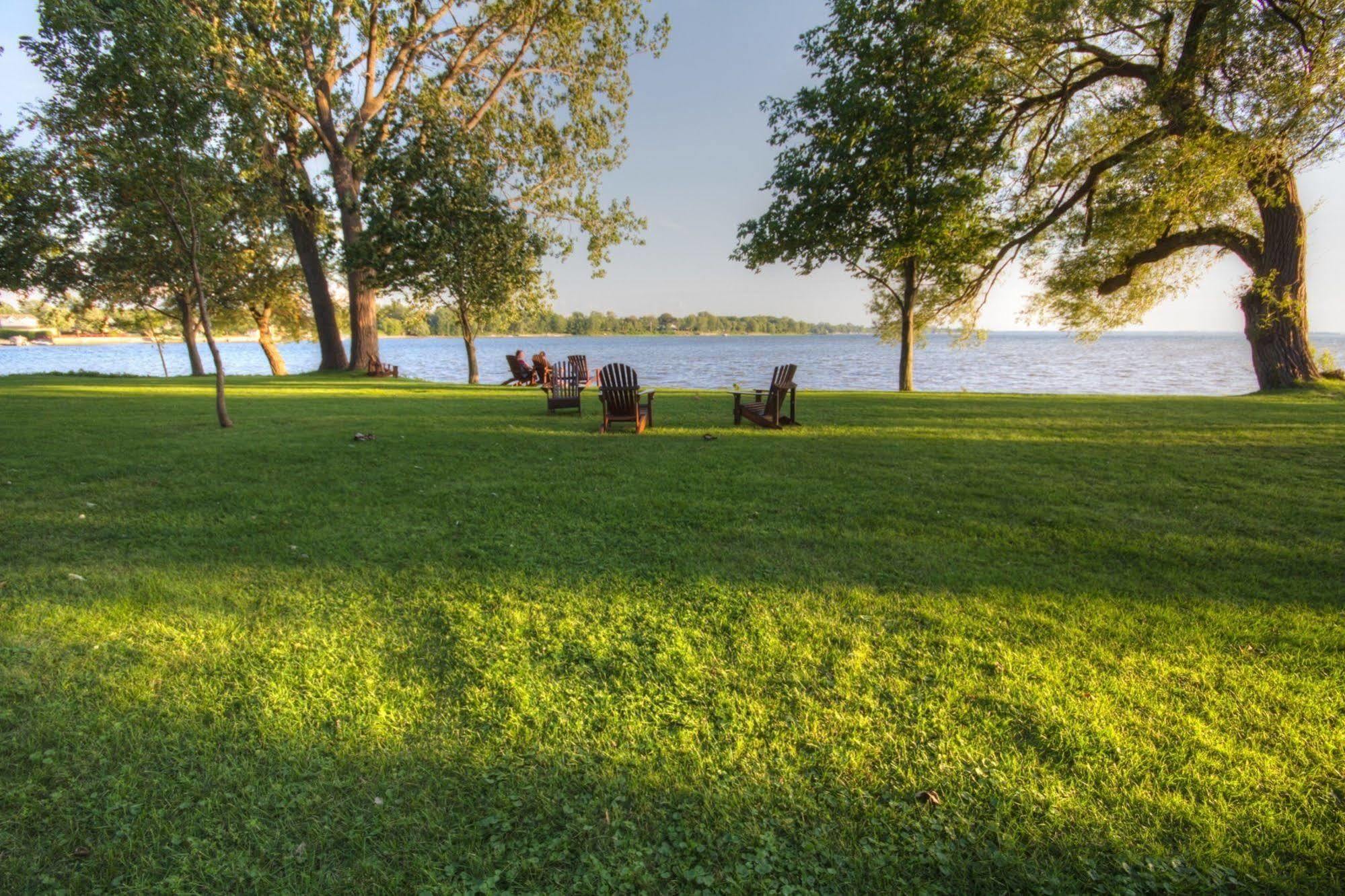 Manoir D'Youville Chateauguay Heights ภายนอก รูปภาพ